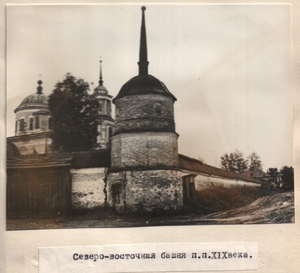Николо-Теребенский монастырь. Башня ограды. Архив Н.А. Соловьёва